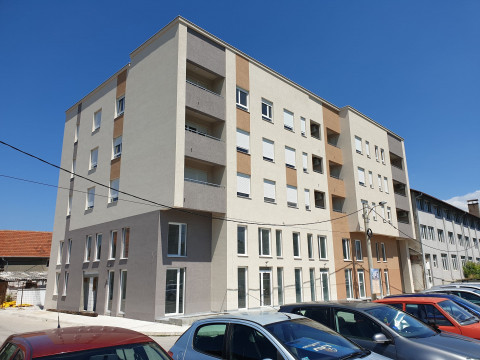 Zgrada, front